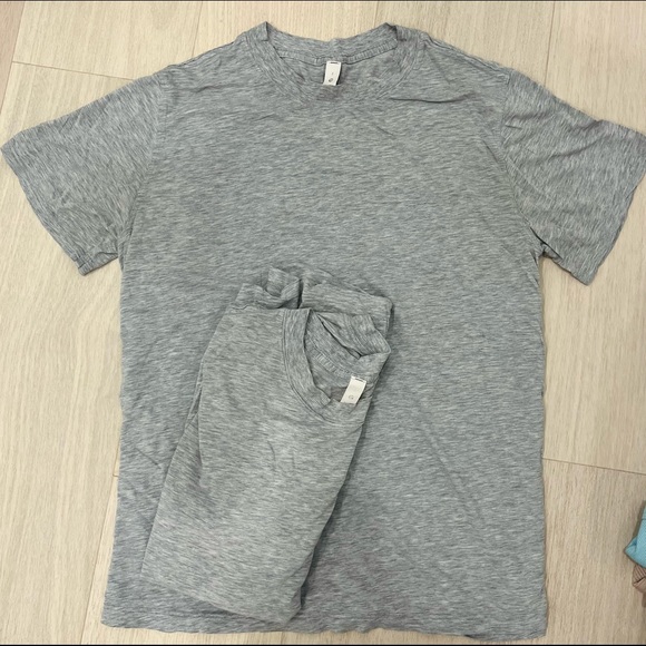 SALE x4 ITEMS ❤️LIKE NEW LULULEMON shirts, Ivy Park hoodie, & White Fox joggers! - Picture 7 of 7